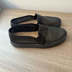 Jibs slip on sneakers black women’s 7 men’s 6